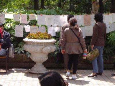 COMO ALGUNOS CHINOS ENCUENTRAN PAREJA